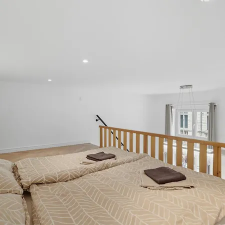 Moderny Prezidentsky Vedla Palaca S Vyhladom アパート ブラチスラヴァ