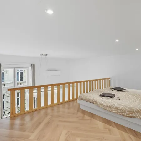 Moderny Prezidentsky Vedla Palaca S Vyhladom * ブラチスラヴァ